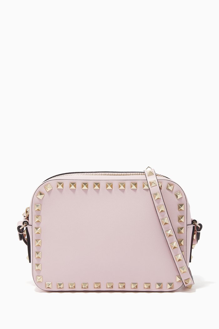 

Valentino Garavani Rockstud Crossbody Bag in Leather, Pink