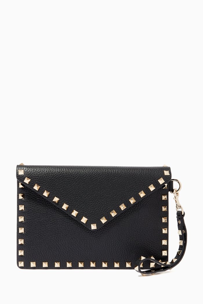 

Valentino Garavani Rockstud Medium Envelope Clutch in Grainy Leather, Black