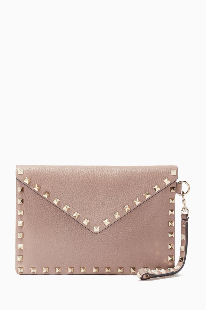 

Valentino Garavani Rockstud Medium Envelope Clutch in Grainy Leather, Pink