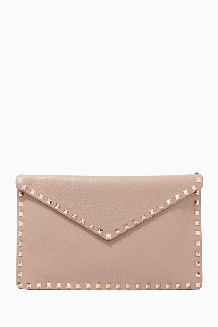 

Valentino Garavani Large Rockstud Envelope Pouch in Grainy Leather, Neutral