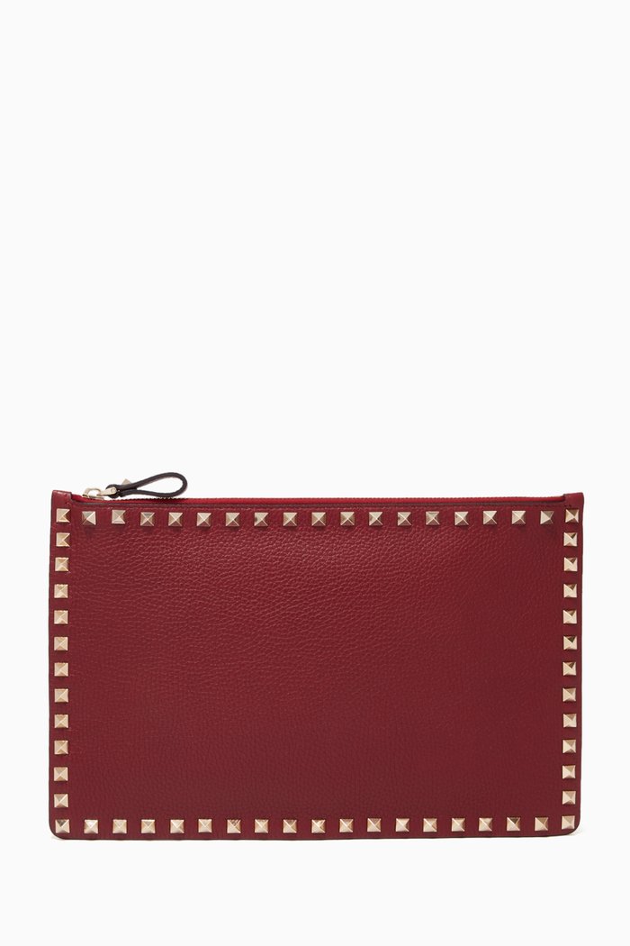 

Valentino Garavani Large Rockstud Flat Pouch in Grainy Leather, Red