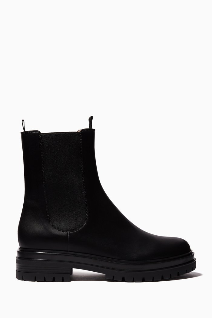 

20 Chunky Chelsea Boots in Leather, Black