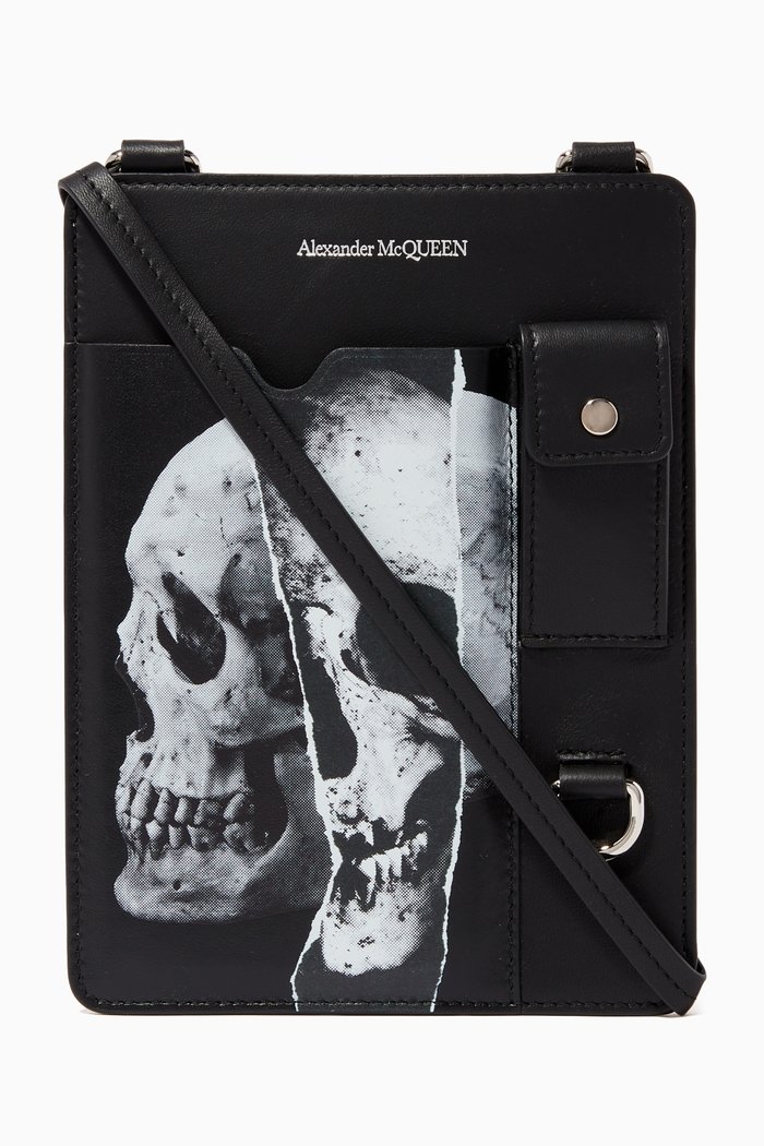 

Torn Skull Smartphone Case in Calfskin, Black