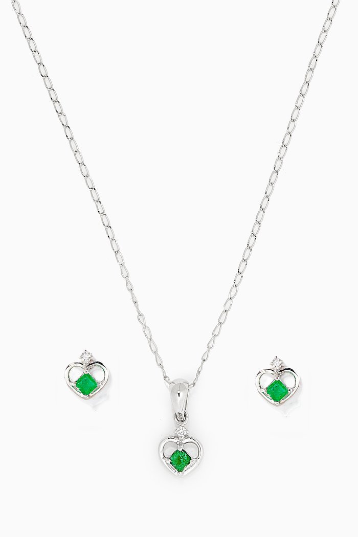 

Heart Shape Emerald Diamond Set in 18kt White Gold