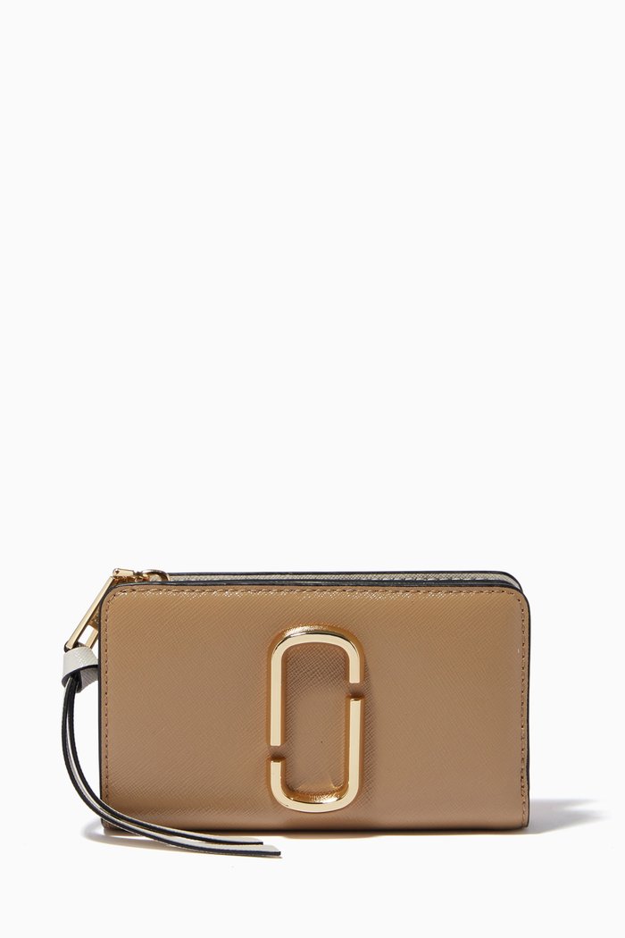 

The Snapshot Mini Compact Wallet in Leather, Neutral