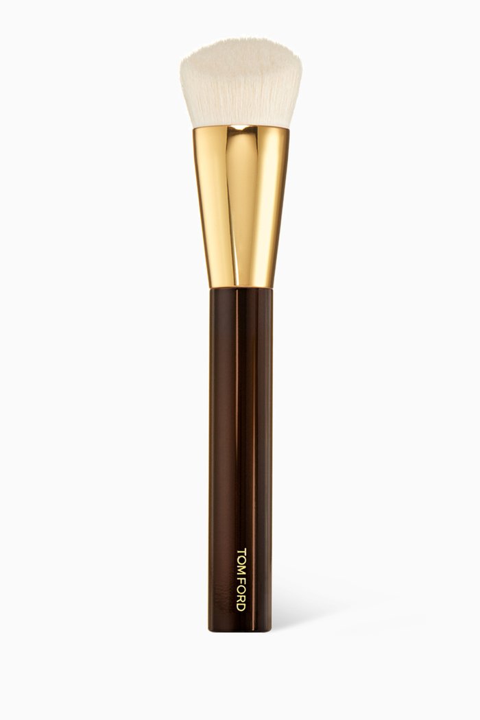 

Shade & Illuminate Foundation Brush, Multicolour