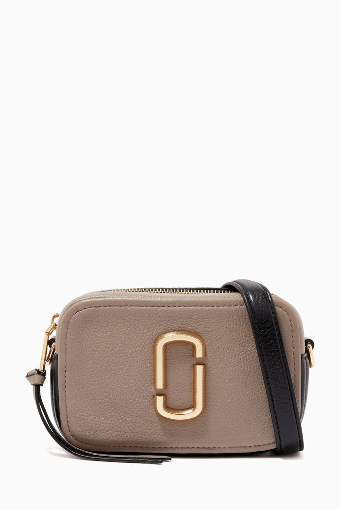 

The Softshot 17 Crossbody Bag in Leather, Grey