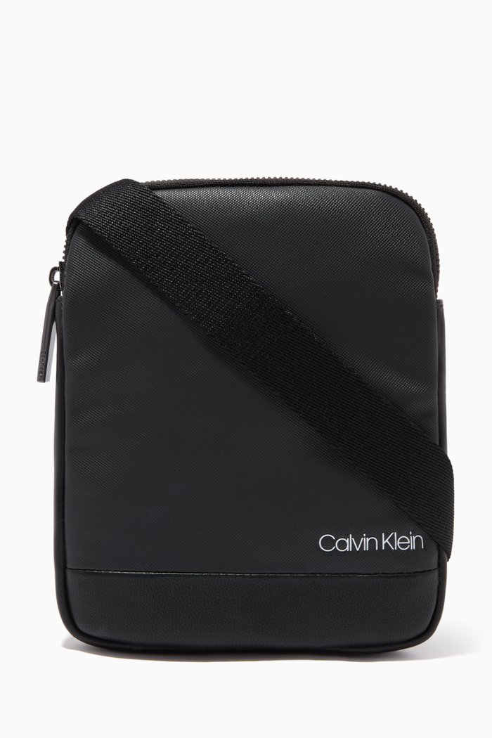 

Small Flat Crossbody Bag in Piqué PU, Black