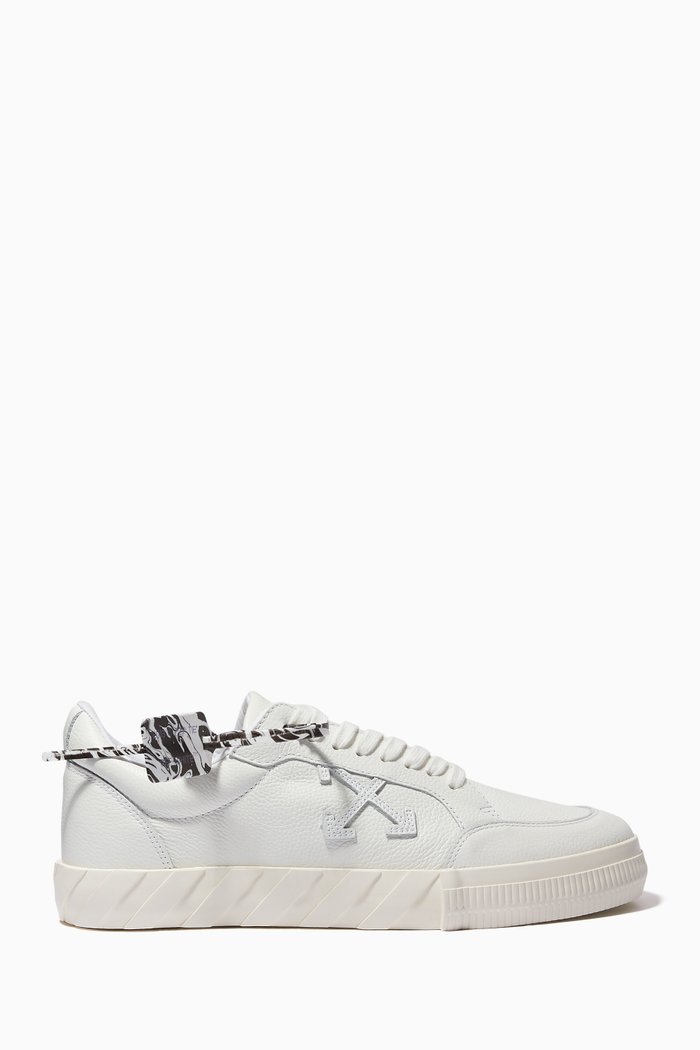 

Low Vulcanized Sneakers in Leather, White