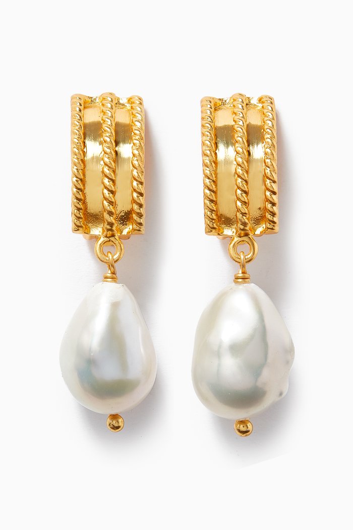 

Chloe Pearl Earrings in 24kt Gold Plating