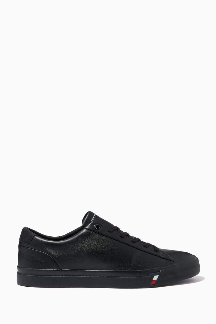 

Signature Corporate Low Top Sneakers in Leather, Black
