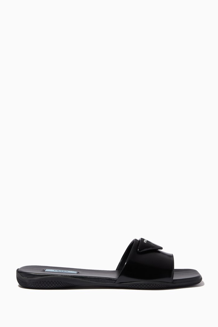 

Logo Triangle Slides in Brushed Leather, Black