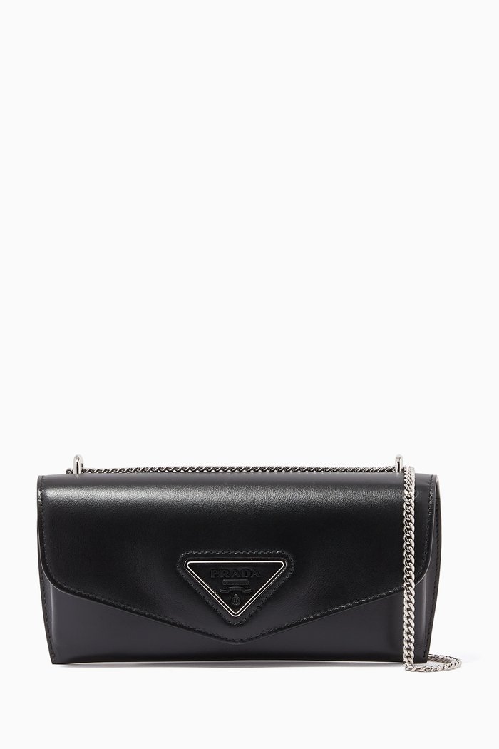 

Triangle Logo Envelope Clutch in Leather, Black