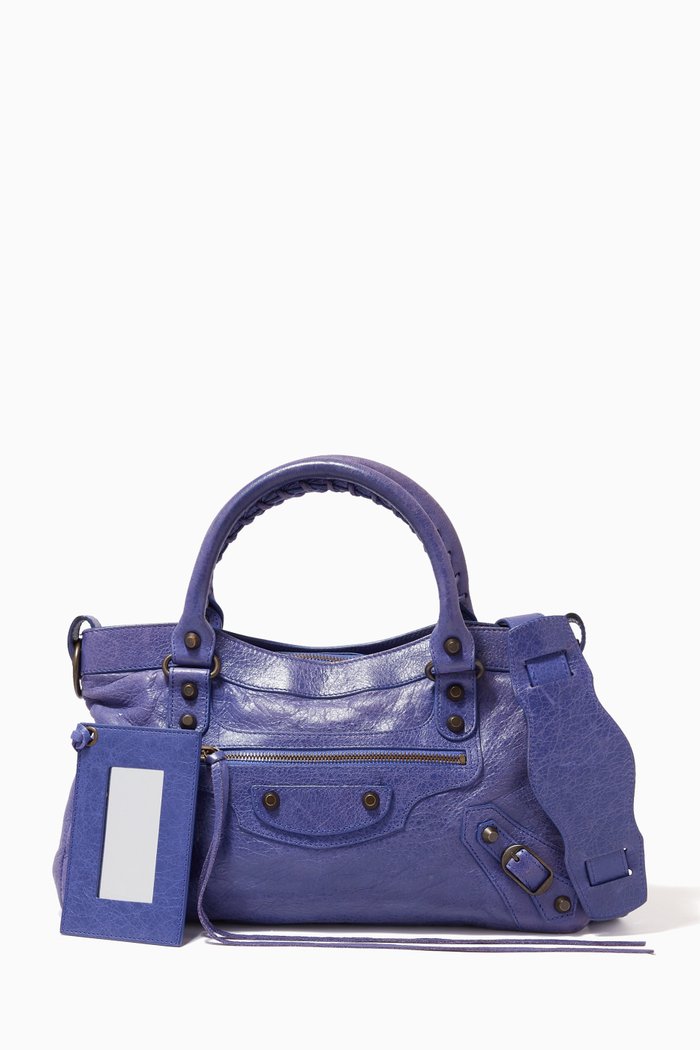 

Small Classic City Shoulder Bag in Leather, Purple