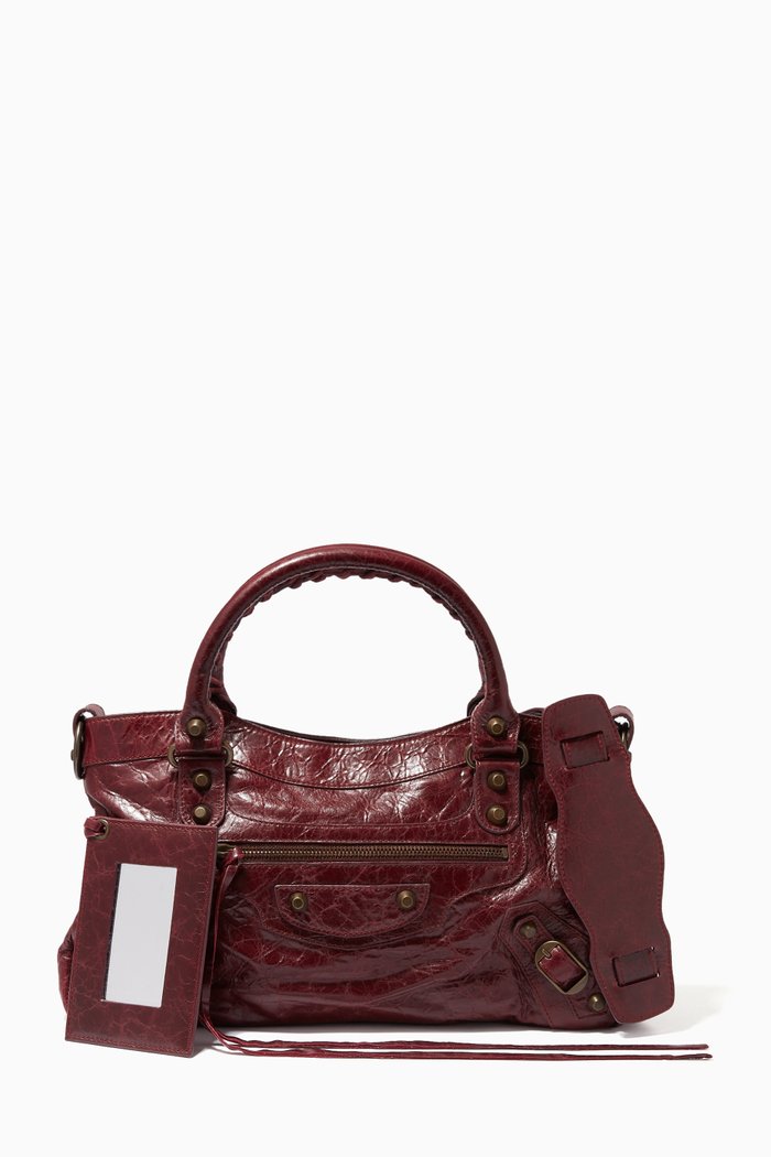 

Small Classic City Shoulder Bag in Leather, Burgundy