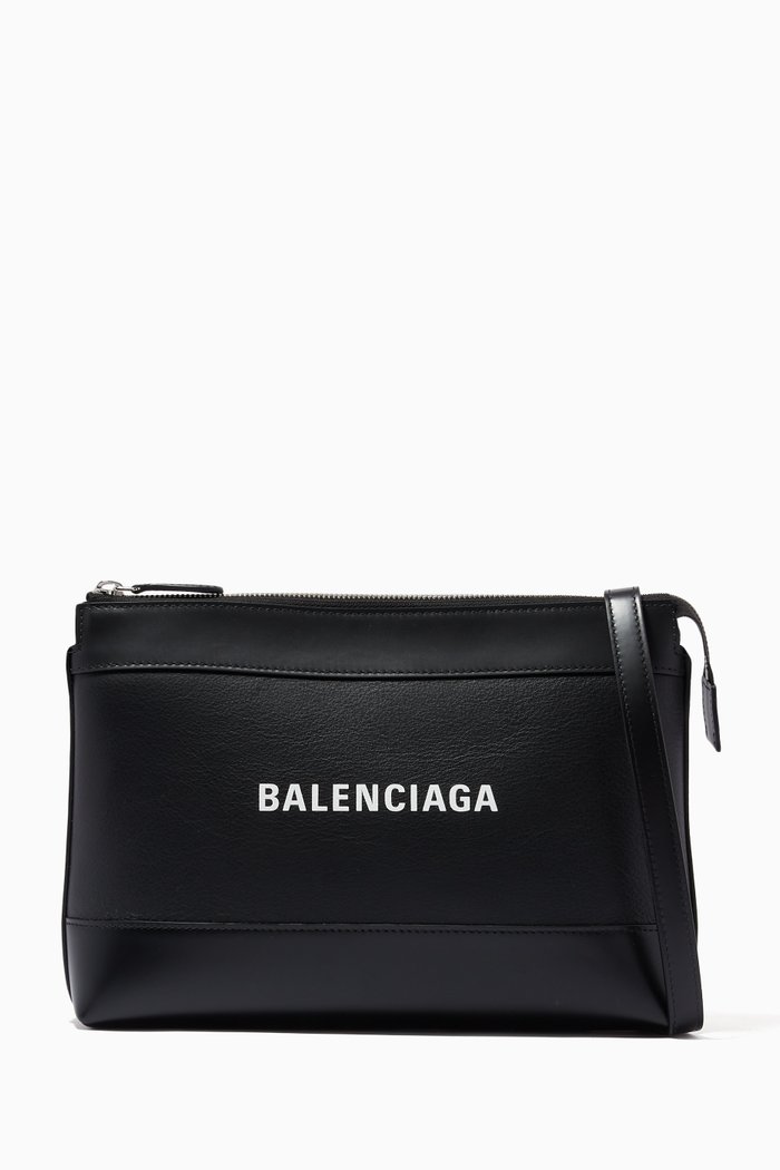 

Navy Crossbody Pouch in Smooth Calfskin, Black