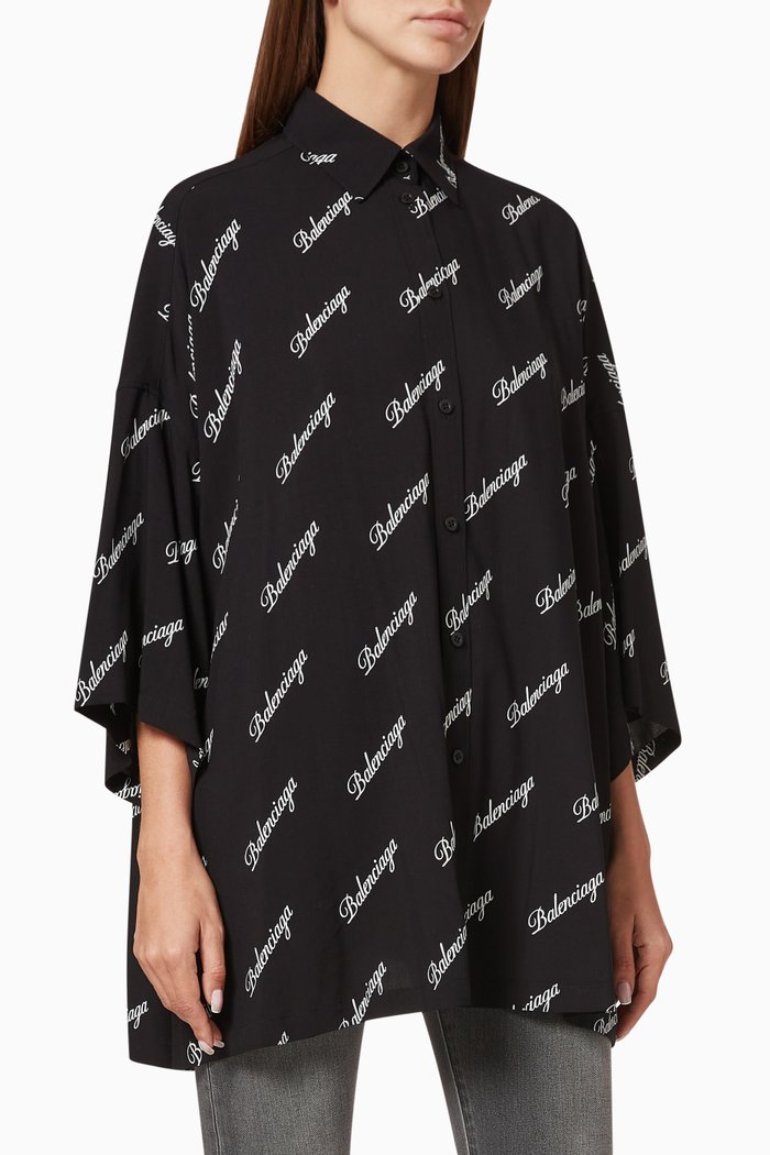 

Allover Script Logo Oversized Vareuse Shirt in Viscose Poplin, Black