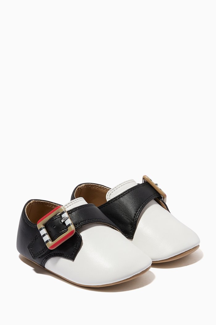 

Icon Stripe Buckle Shoes in Leather, White