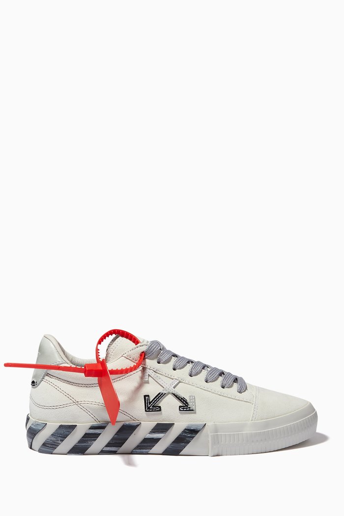 

Low Vulcanized Liquid Melt Sneakers in Leather, White