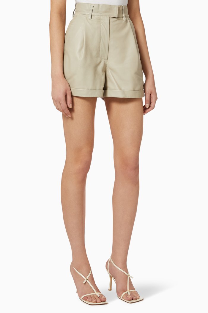 

Paola Shorts, Neutral