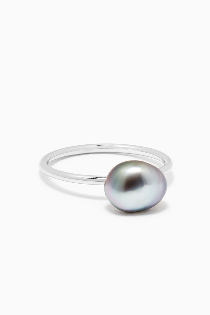 

Pearl Ring in 18kt White Gold, Silver