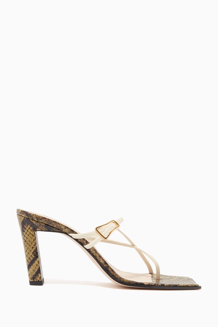 

Yara Thong Sandals in Leather, Green