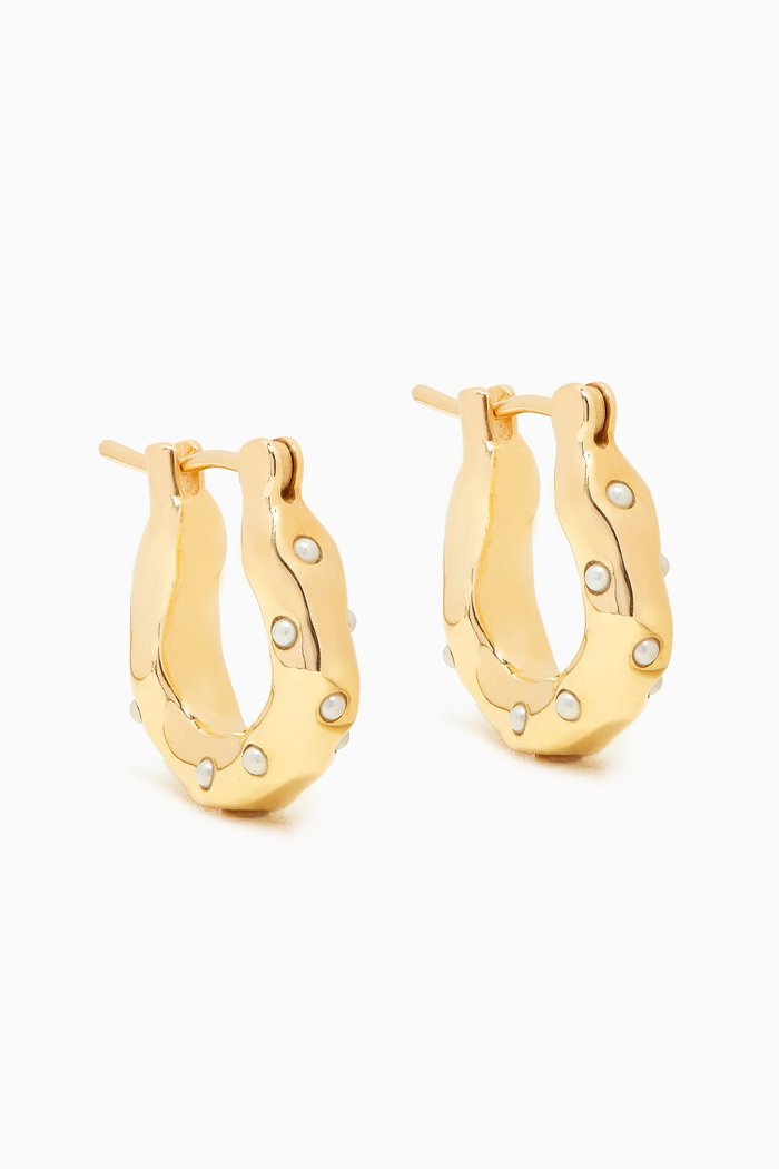 

Feminine Waves Mini Hoops with Pearls in 18kt Gold-plated Brass