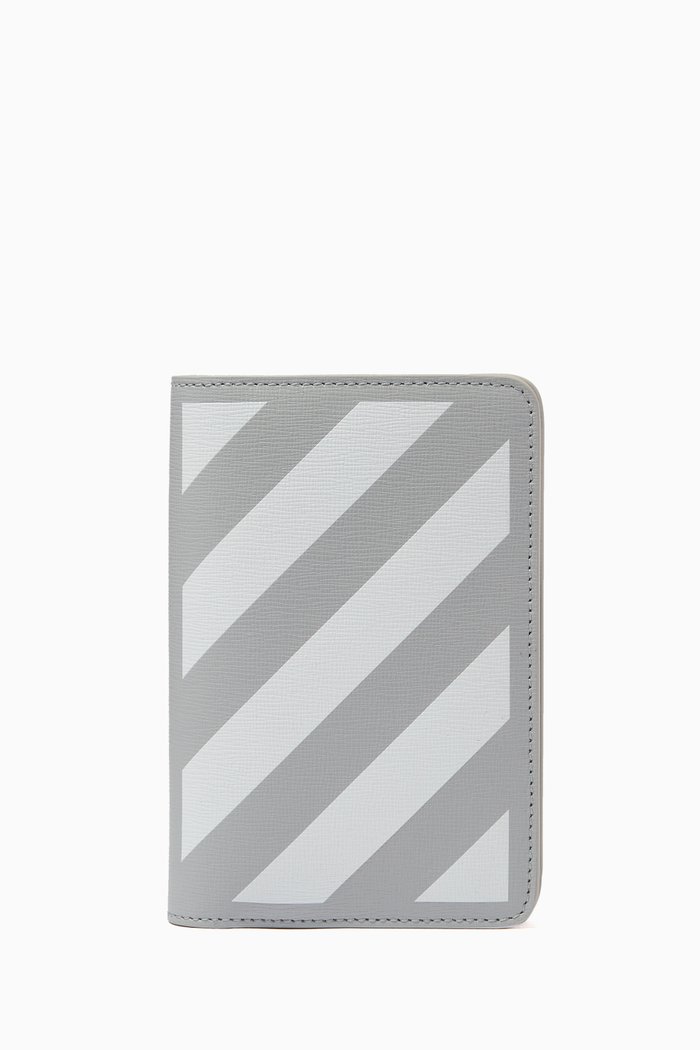 

Diagonal Stripe Passport Holder in Leather, Grey