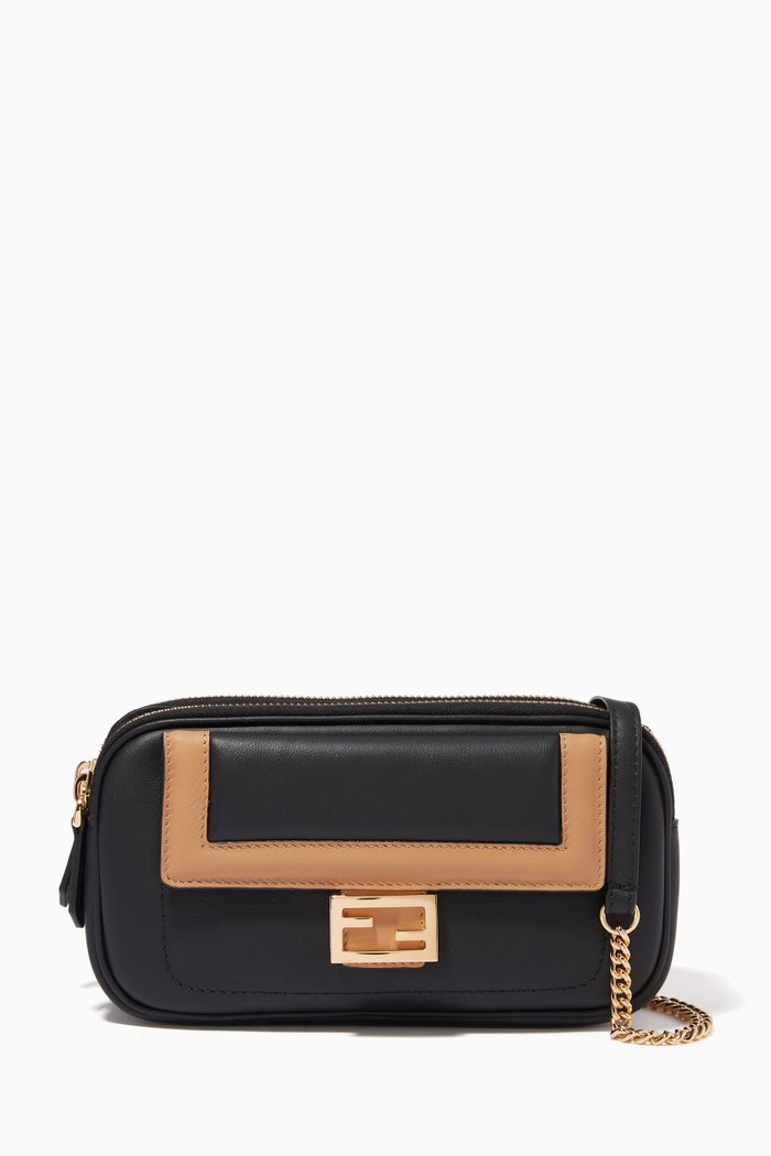 

Easy Baguette Crossbody Bag in Leather, Black