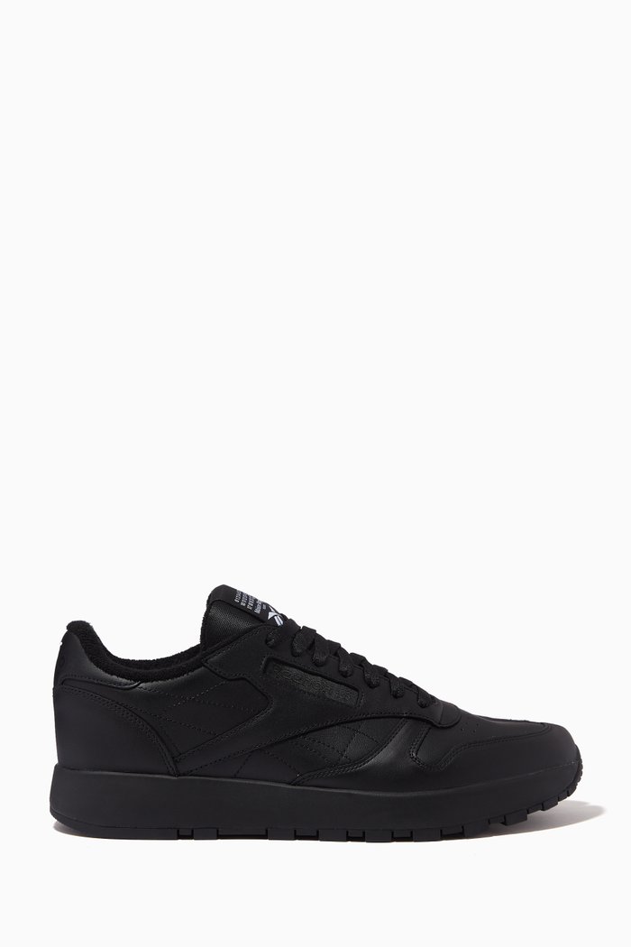 

Maison Margiela Classic Leather Tabi Shoes, Black