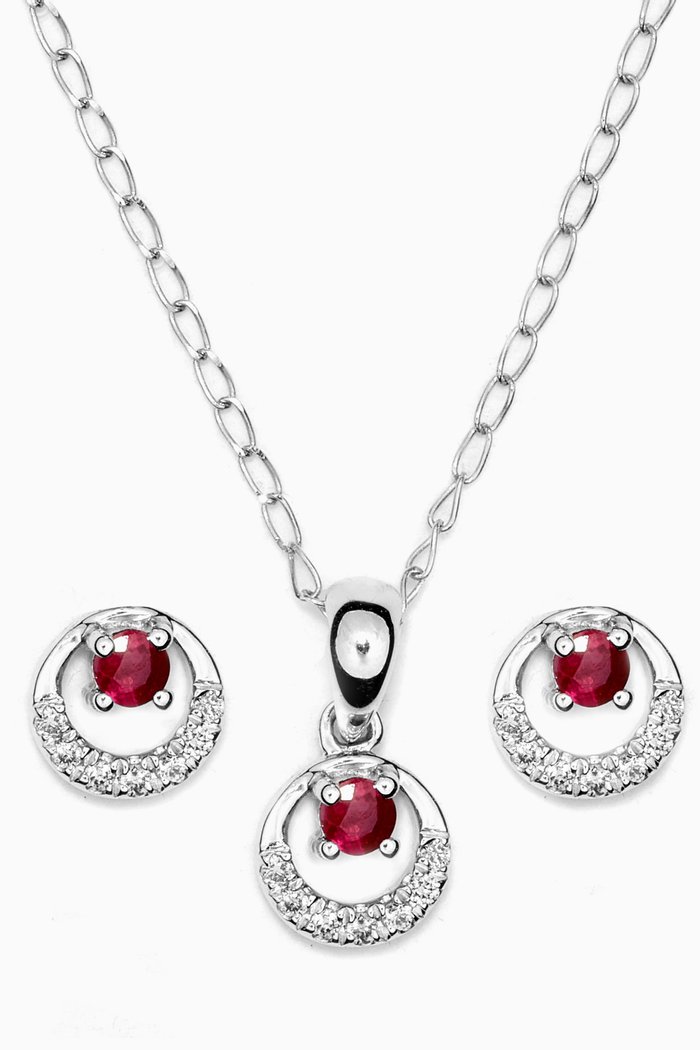 

Classic Diamond Set with Ruby in 18kt White Gold