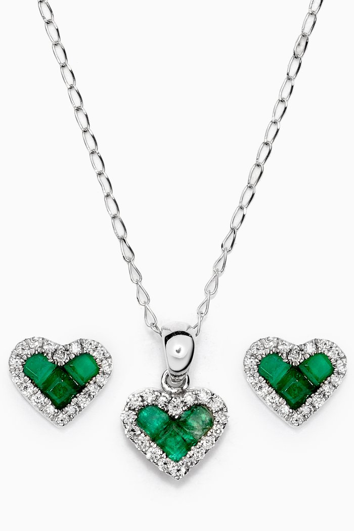 

Classic Heart Diamond Set with Emerald in 18kt White Gold
