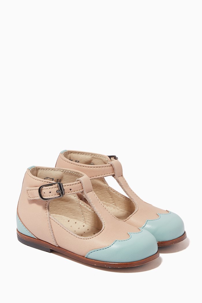 

Dione Sandals in Leather, Neutral