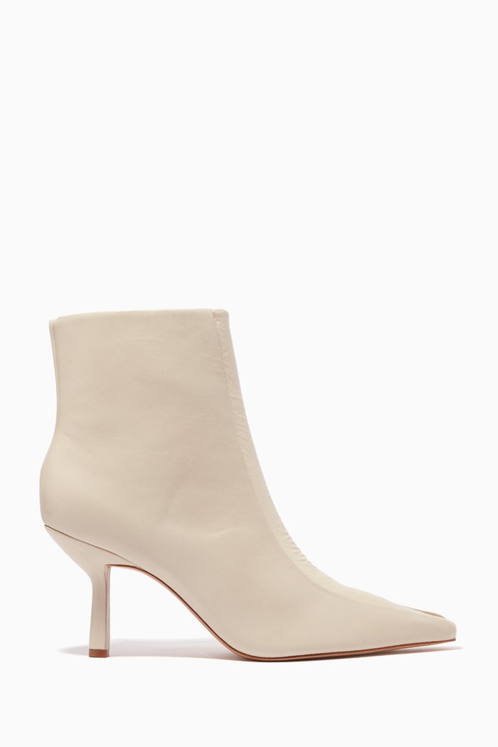 

Pointed Toe Boots in Leather, Neutral