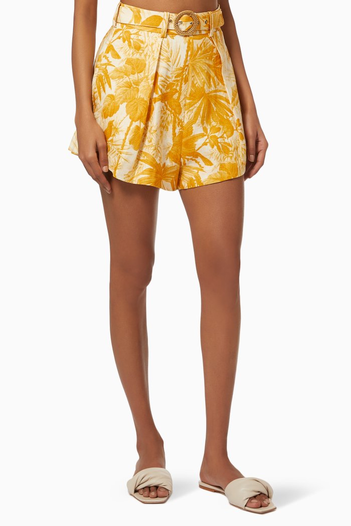 

Mae Palm Tuck Shorts in Linen, Yellow