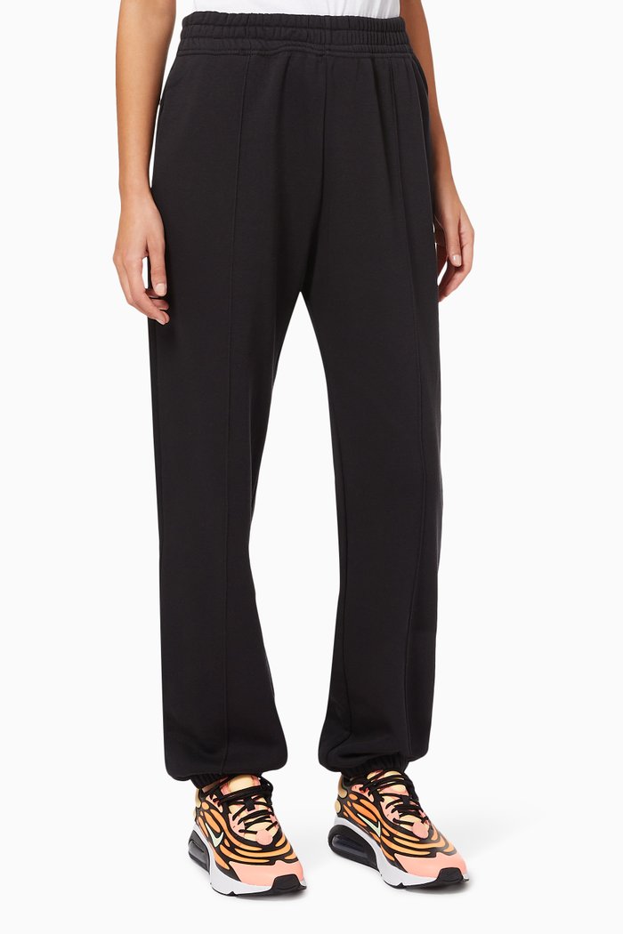

Sportswear Essential Trackpants in Fleece, Black