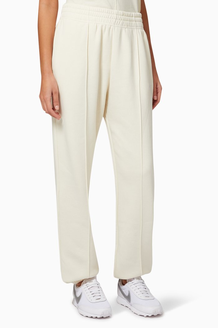 Sportswear Essential Trackpants in Fleece, Neutral