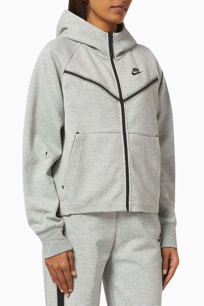 Sportswear Windrunner in Tech Fleece, Grey