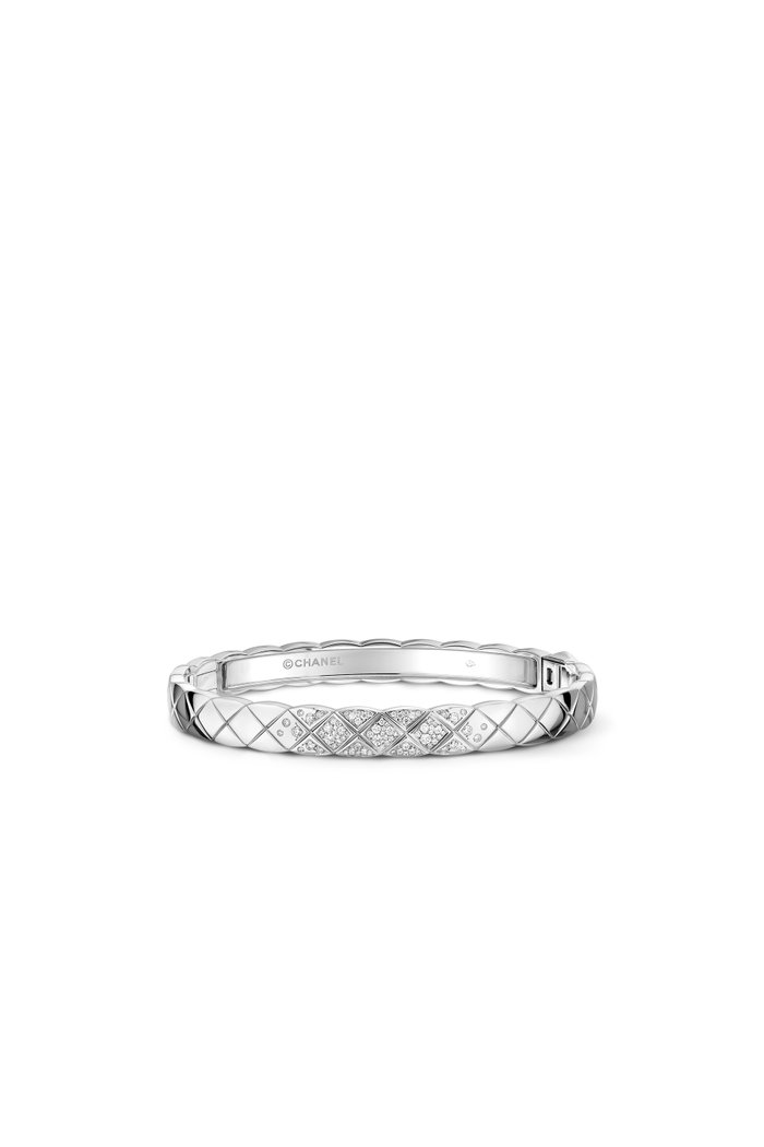 

Quilted motif, 18K white gold, diamonds