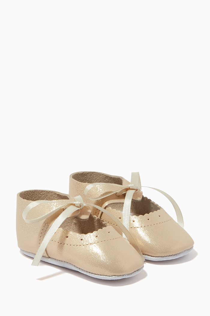 

Bow Scalloped Shoes in Leather, Gold