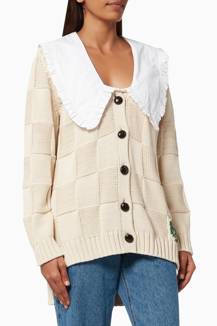 

Smiley Poplin Collar Cardigan in Chunky Knit, Neutral