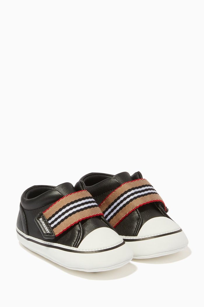 

Icon Stripe Slip-on Sneakers in Leather, Black