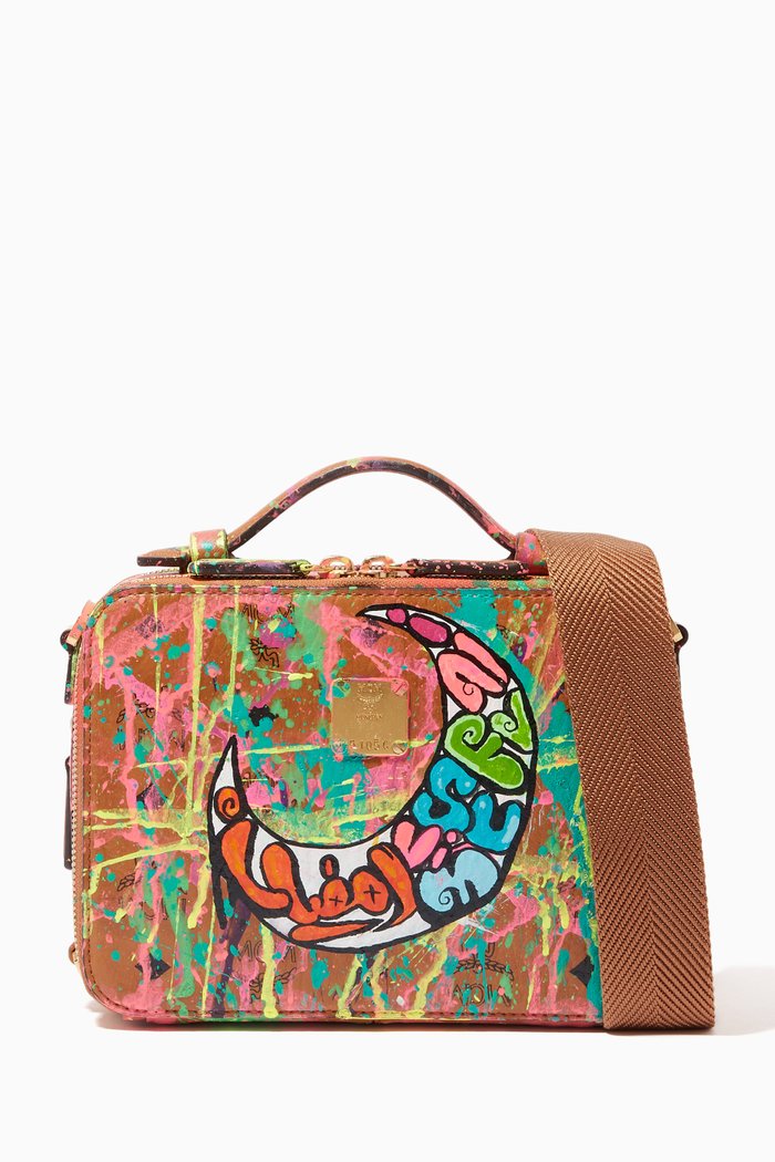 

x Hanan Kamal E/W Klassik Crossbody in Visetos, Brown