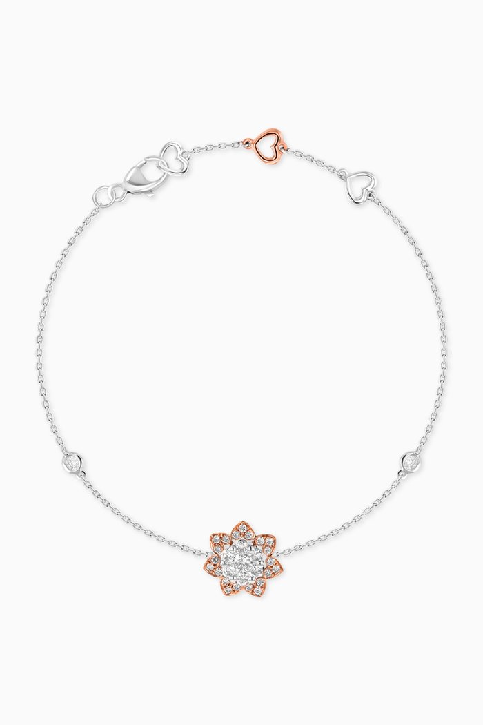 Heart to Heart Star Flower with Diamonds in 18kt Gold, White