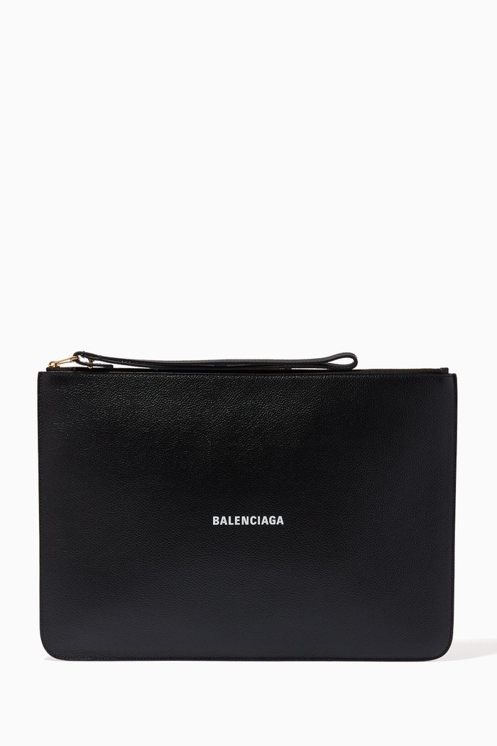 

Cash Pouch with Handle in Grained Calfskin, Black