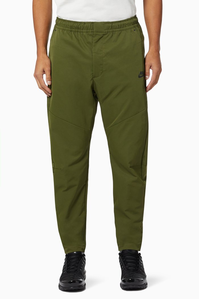 

Sportswear Tech Essentials Commuter Pants, Green