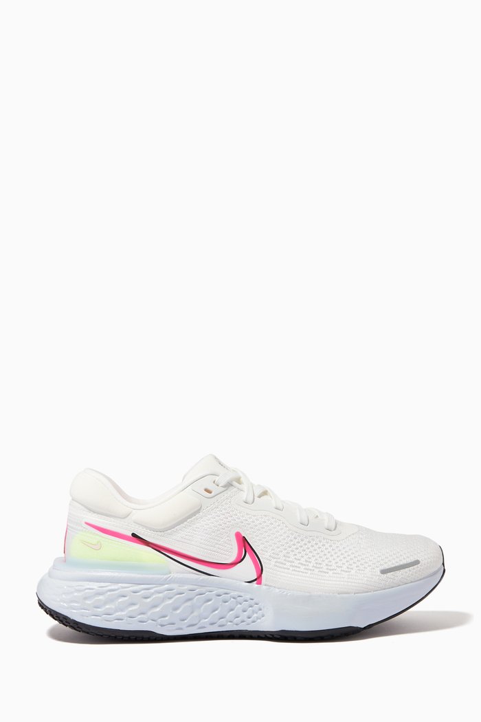 

ZoomX Invincible Run Sneakers in Flyknit, Black