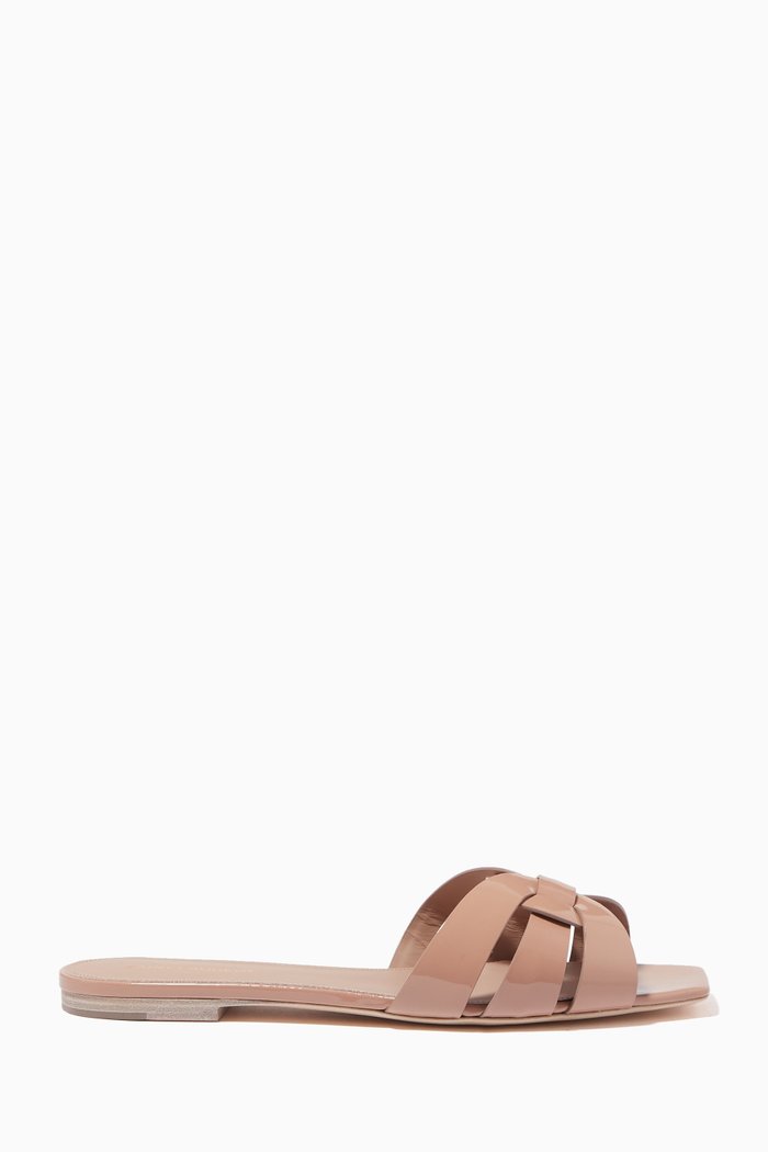 

Tribute Flat Sandals in Patent Leather, Neutral
