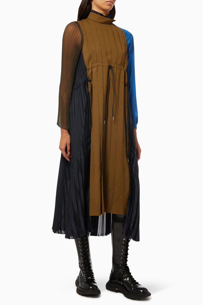 

Suiting Dress in Pleated Satin, Neutral