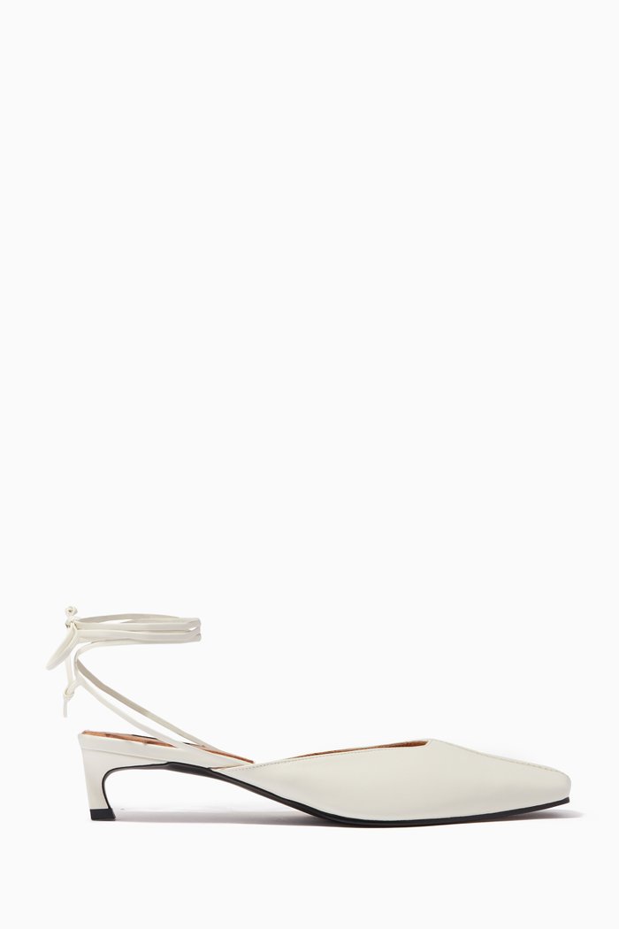 

Piping Strap Pumps in Leather, Neutral